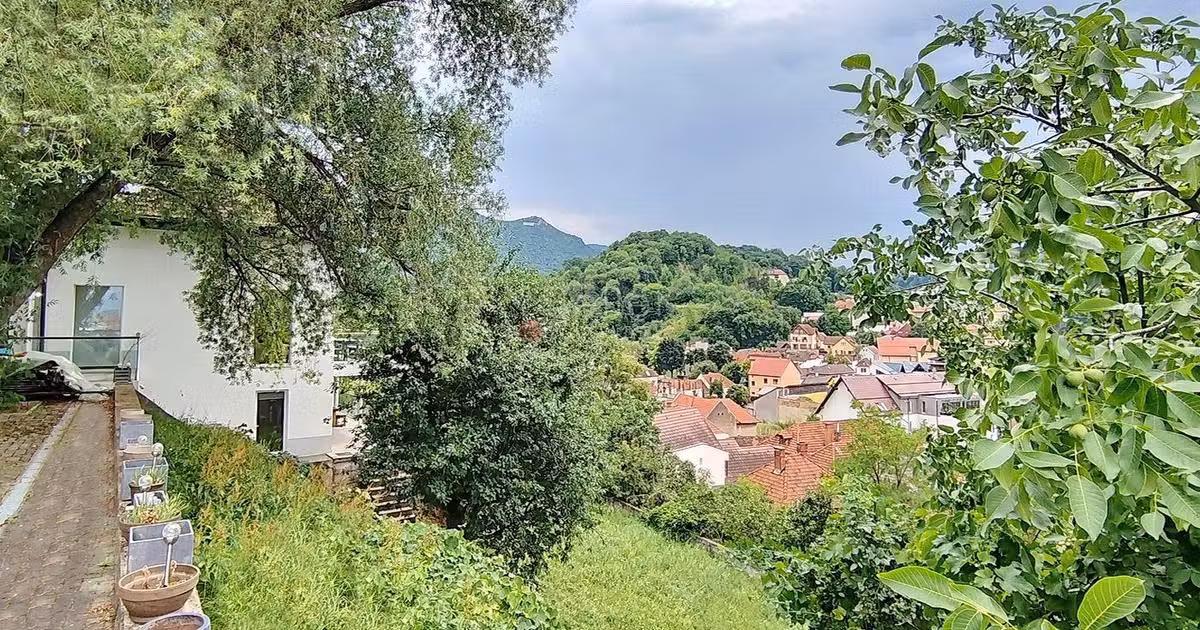 Casă individuală de vânzare cu 9 camere, mobilată în zona Brașovul Vechi, Brașov