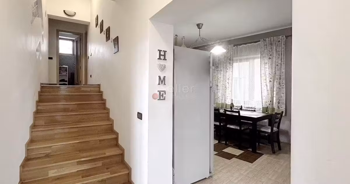 Casă individuală de vânzare cu 7 camere în zona Craiter, Brașov