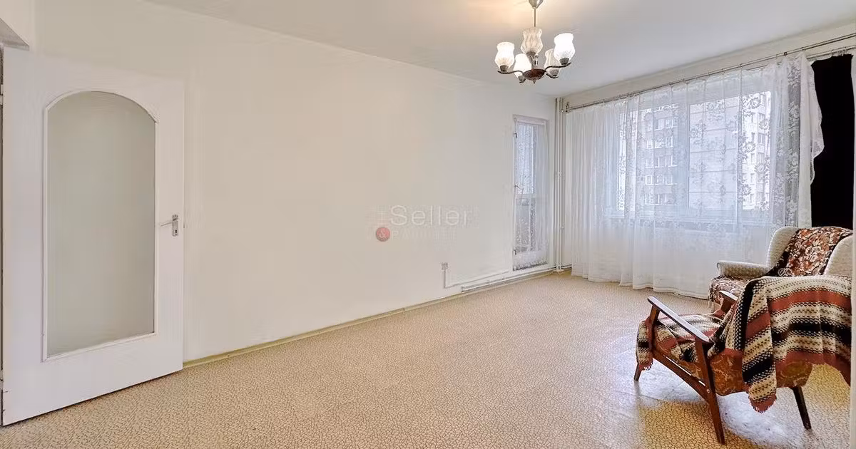 Apartament de vânzare cu 3 camere în zona Griviței, Brașov