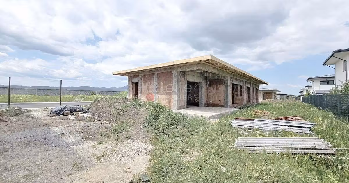 Casă individuală de vânzare cu 4 camere în Cristian
