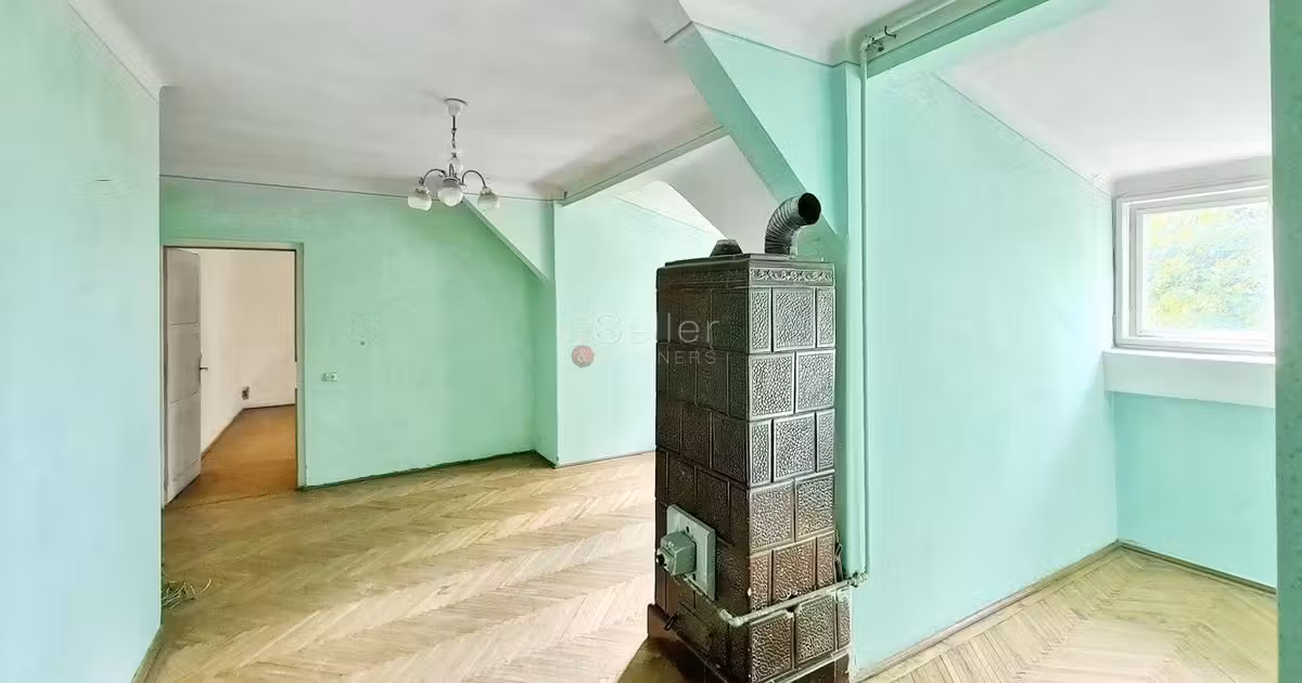 Apartament de vânzare cu 4 camere în zona Blumăna, Brașov