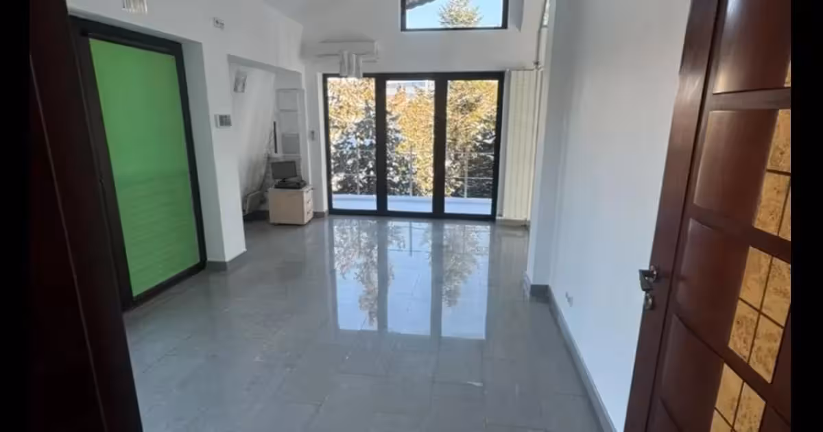 Casă de vânzare cu 6 camere în zona Băneasa, Sector 1