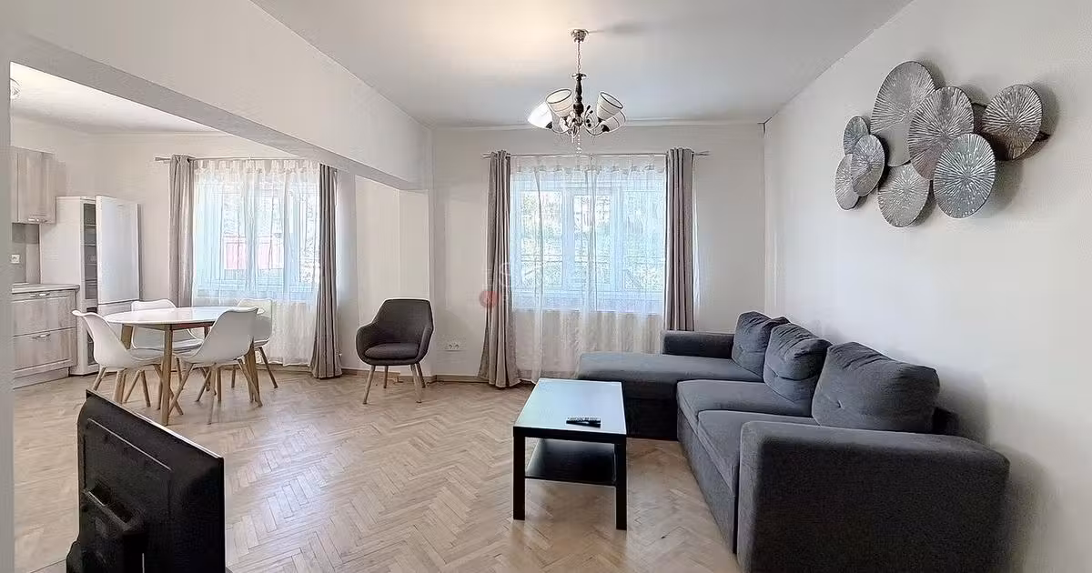 Casă individuală de vânzare cu 9 camere, mobilată în zona Noua, Brașov