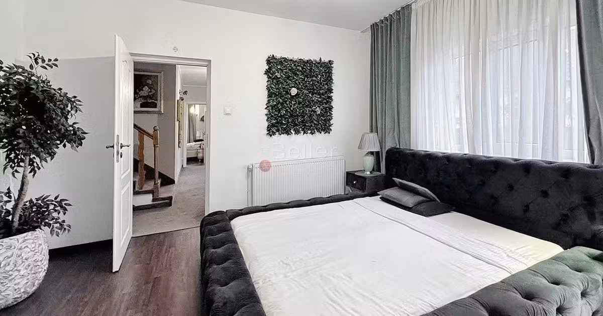 Casă individuală de vânzare cu 9 camere, mobilată în Râșnov