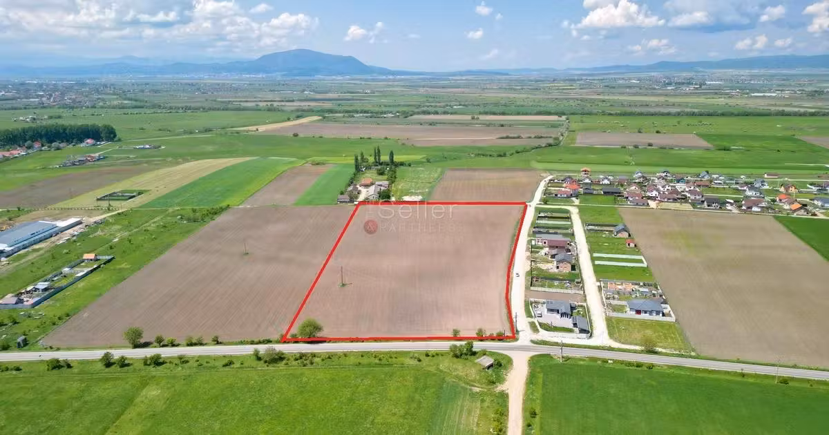 Teren Construcții intravilan de vânzare de 31800 mp, în Sânpetru