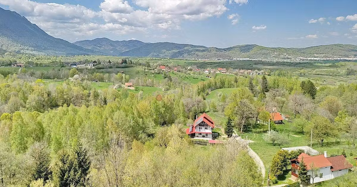 Teren Construcții intravilan de vânzare de 5000 mp, în Predeluț
