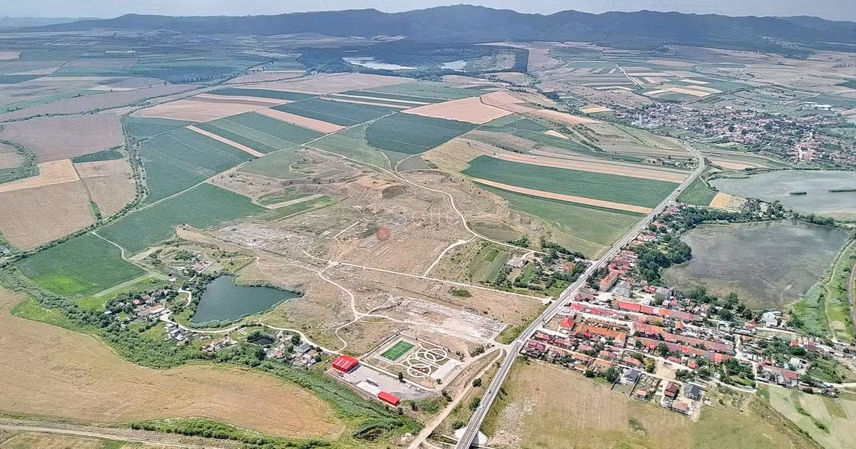Teren Construcții intravilan de vânzare de 237631 mp, în Feldioara