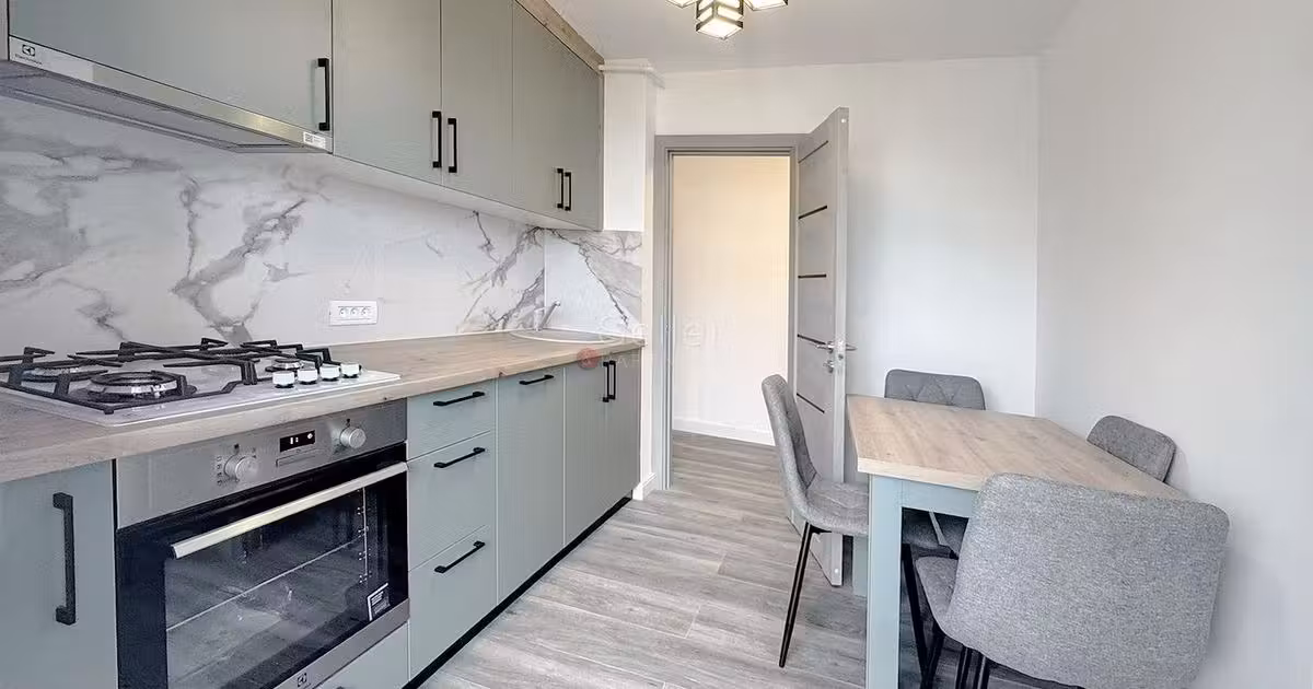 Apartament de vânzare cu 2 camere, mobilat în zona Tractorul, Brașov