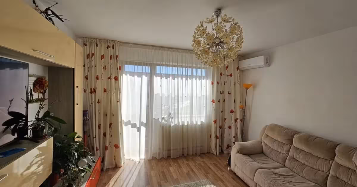 Apartament de vânzare cu 3 camere în zona Tractorul, Brașov