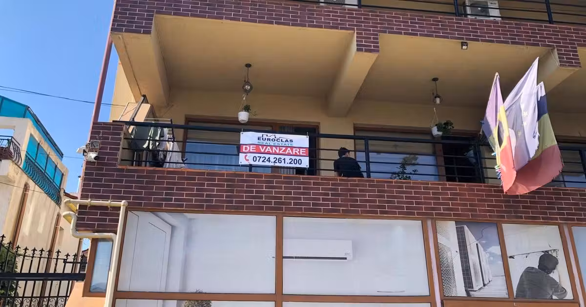 Casă de vânzare cu 15 camere în zona Delfinariu, Constanța