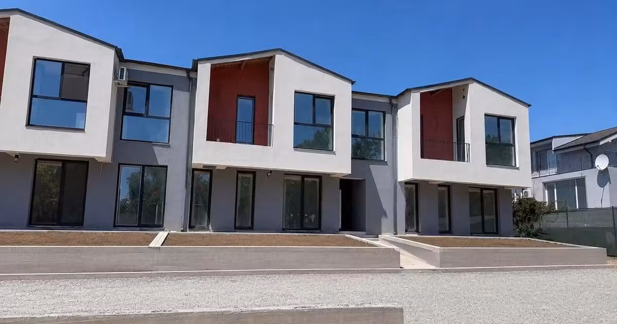 Casă de vânzare cu 4 camere în zona Tomis Nord, Constanța