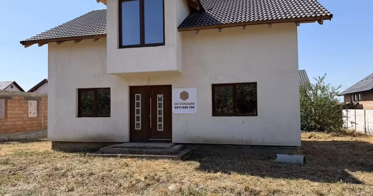 Casă individuală de vânzare cu 6 camere în Sântana