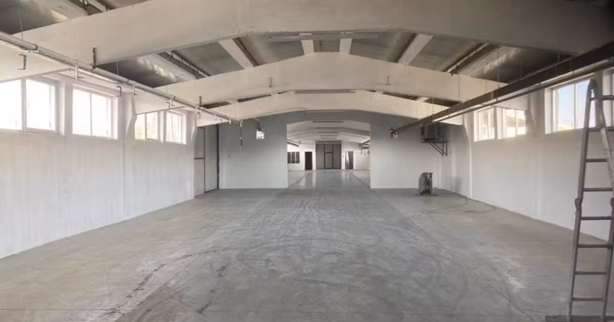 Spațiu industrial de vânzare 1500 mp în Pecica