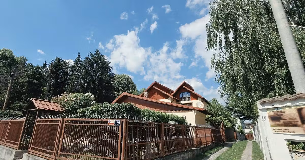 Casă individuală de vânzare cu 9 camere în zona Cetate, Târgoviște