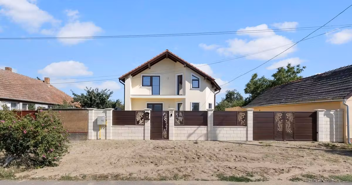 Casă de vânzare cu 5 camere în Pecica