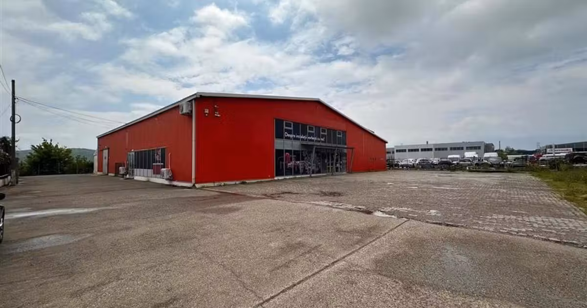 Spațiu industrial de vânzare de 1,310 mp, în zona Păcurari, Iași