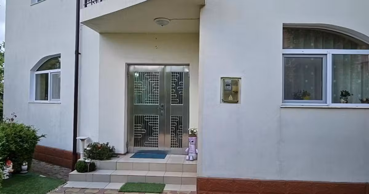 Casă individuală de vânzare cu 5 camere, mobilată în zona CET, Constanța