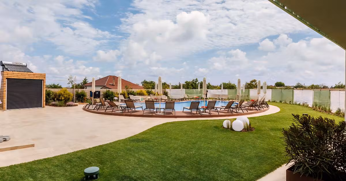 Hotel/Pensiune de vânzare 1382 mp în Vadu