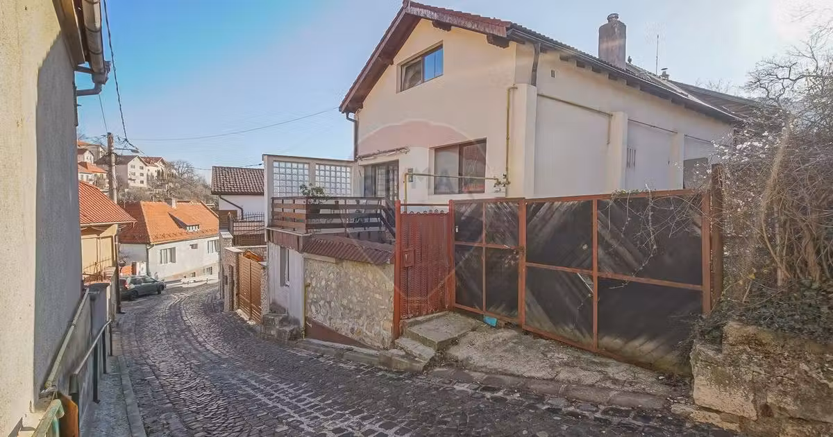 Casă de vânzare cu 4 camere în zona Schei, Brașov