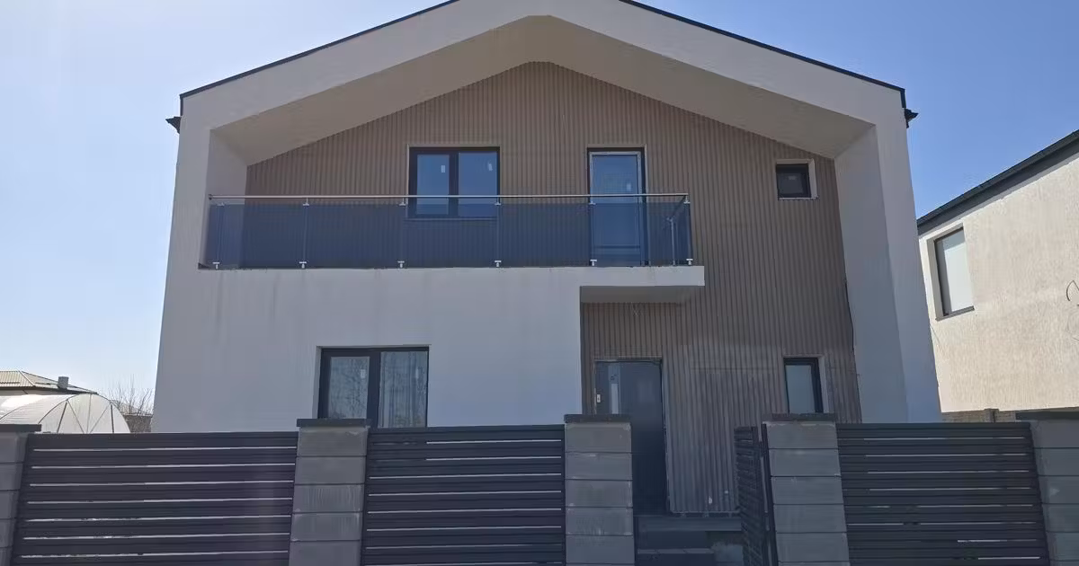 Casă de vânzare cu 4 camere în Berceni