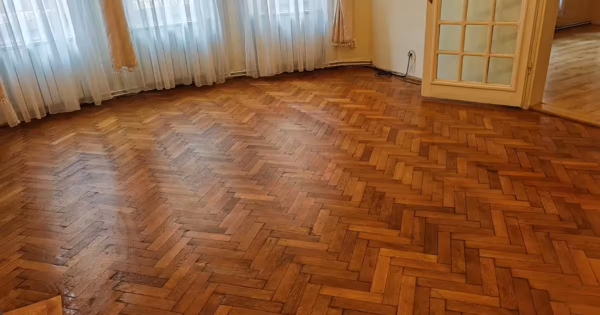 Apartament de vânzare cu 3 camere în zona Centrul Istoric, Brașov