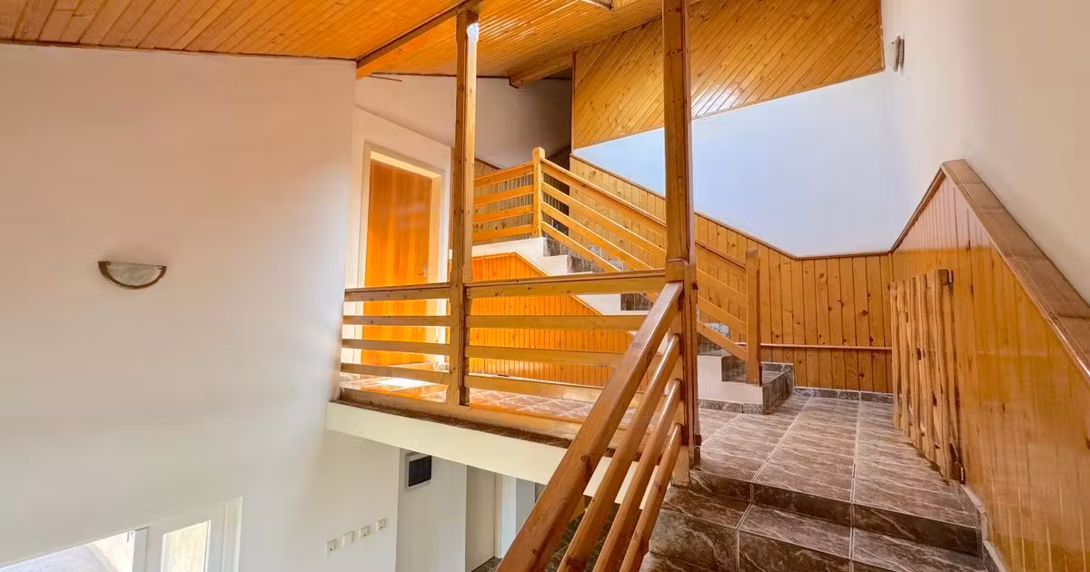 Casă de vânzare cu 10 camere în zona Rahova, Sector 5