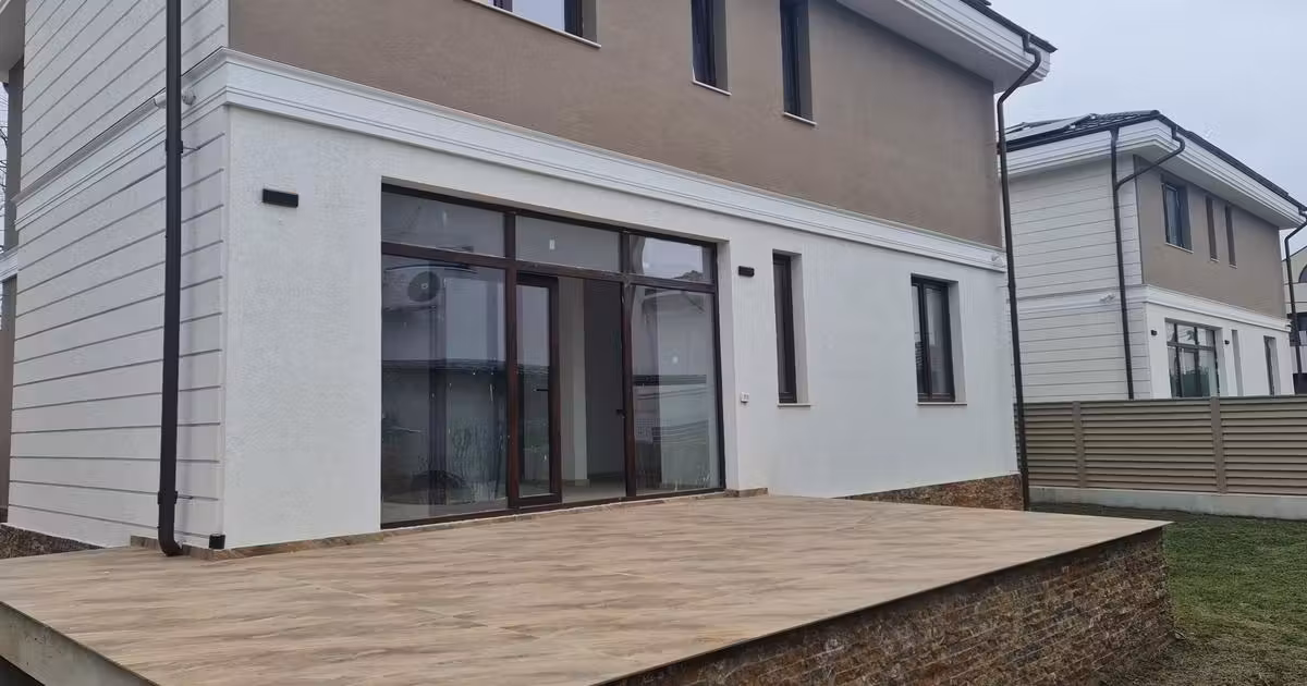 Casă de vânzare cu 4 camere în Pantelimon