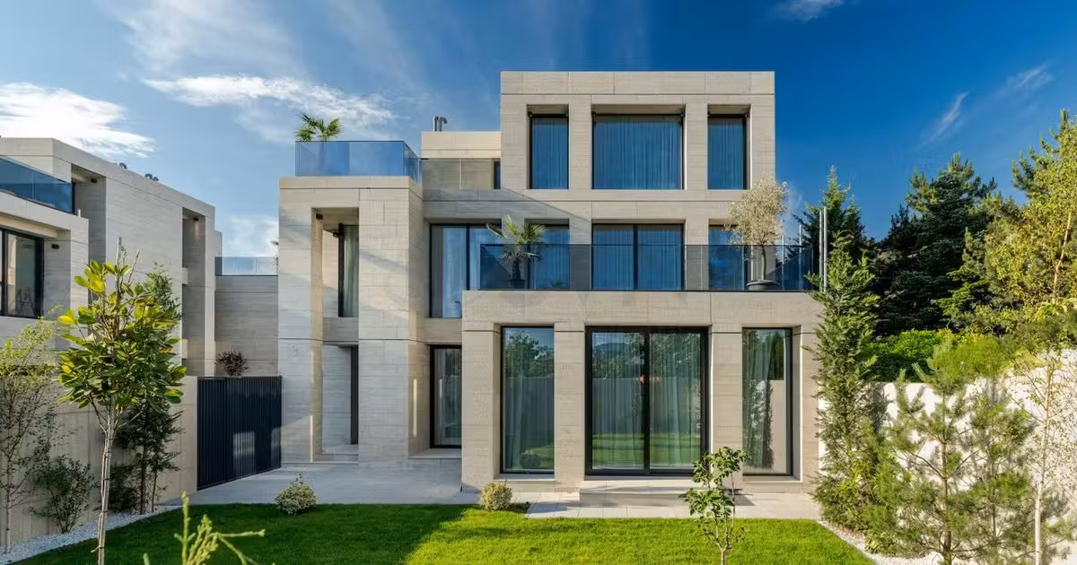 Casă individuală de vânzare cu 6 camere în zona Iancu Nicolae, Sector 1