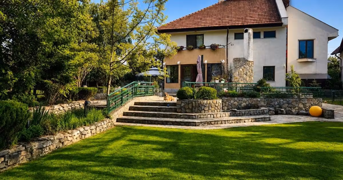 Casă individuală de vânzare cu 8 camere în Corbeanca
