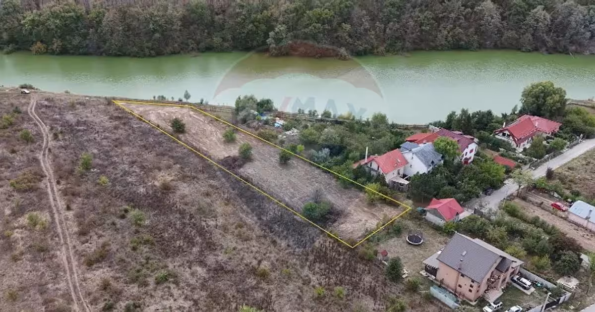 Teren agricol intravilan de vânzare de 3778 mp, în Brănești