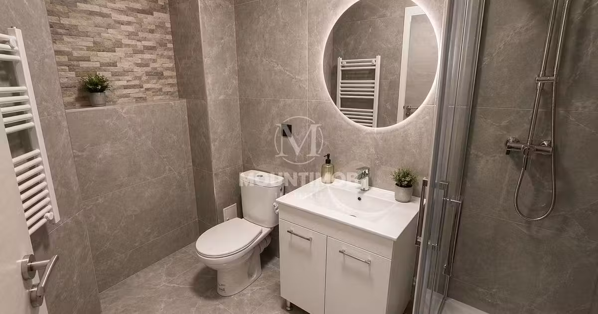 Apartament de vânzare cu 2 camere, mobilat în zona Tractorul, Brașov