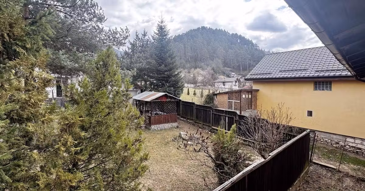 Casă individuală de vânzare cu 8 camere în Săcele