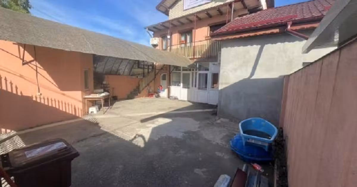 Casă individuală de vânzare cu 4 camere, mobilată în zona Bereasca, Ploiești