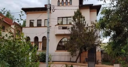 Casă Central