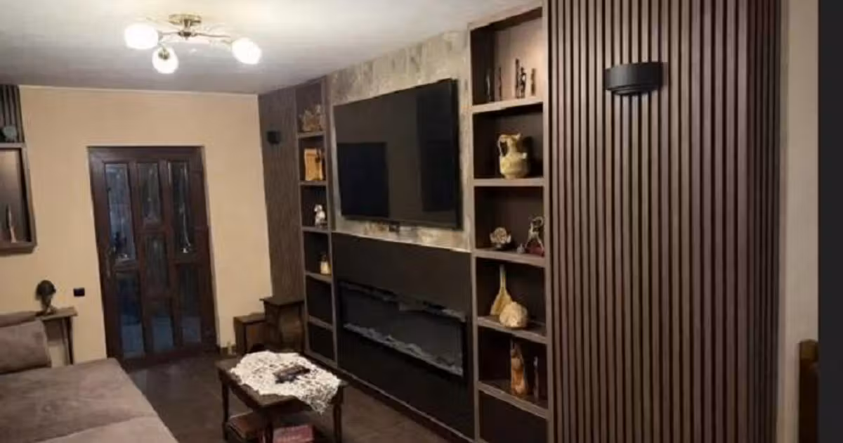 Casă individuală de vânzare cu 10 camere, mobilată în zona Malu Roșu, Ploiești