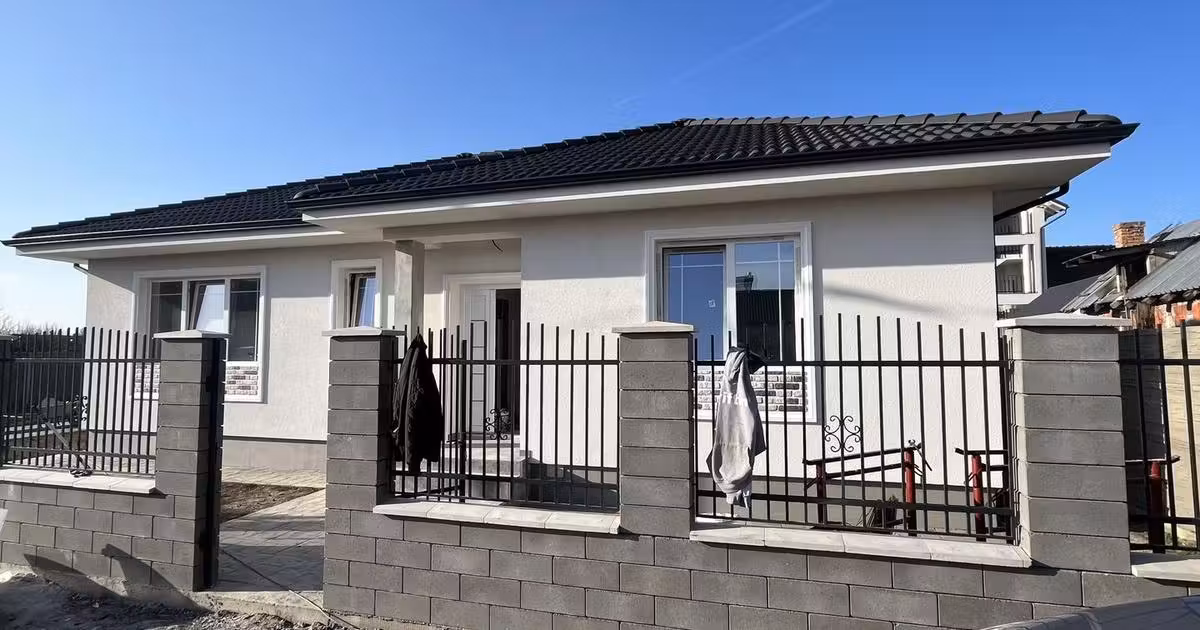 Casă individuală de vânzare cu 4 camere în Utvin
