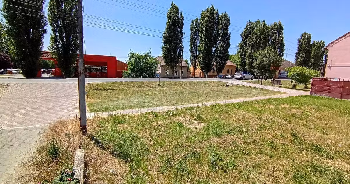 Teren Construcții intravilan de vânzare de 2400 mp, în Sânandrei