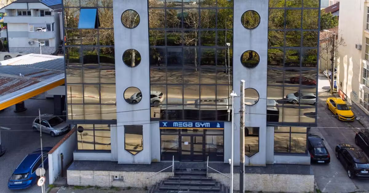Birou de vânzare de 992.24 mp, în zona Delfinariu, Constanța