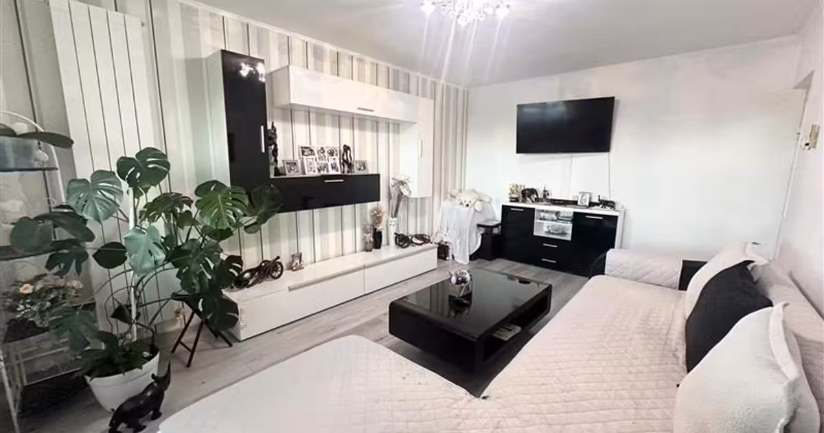 Apartament de vânzare cu 3 camere în zona Far, Constanța