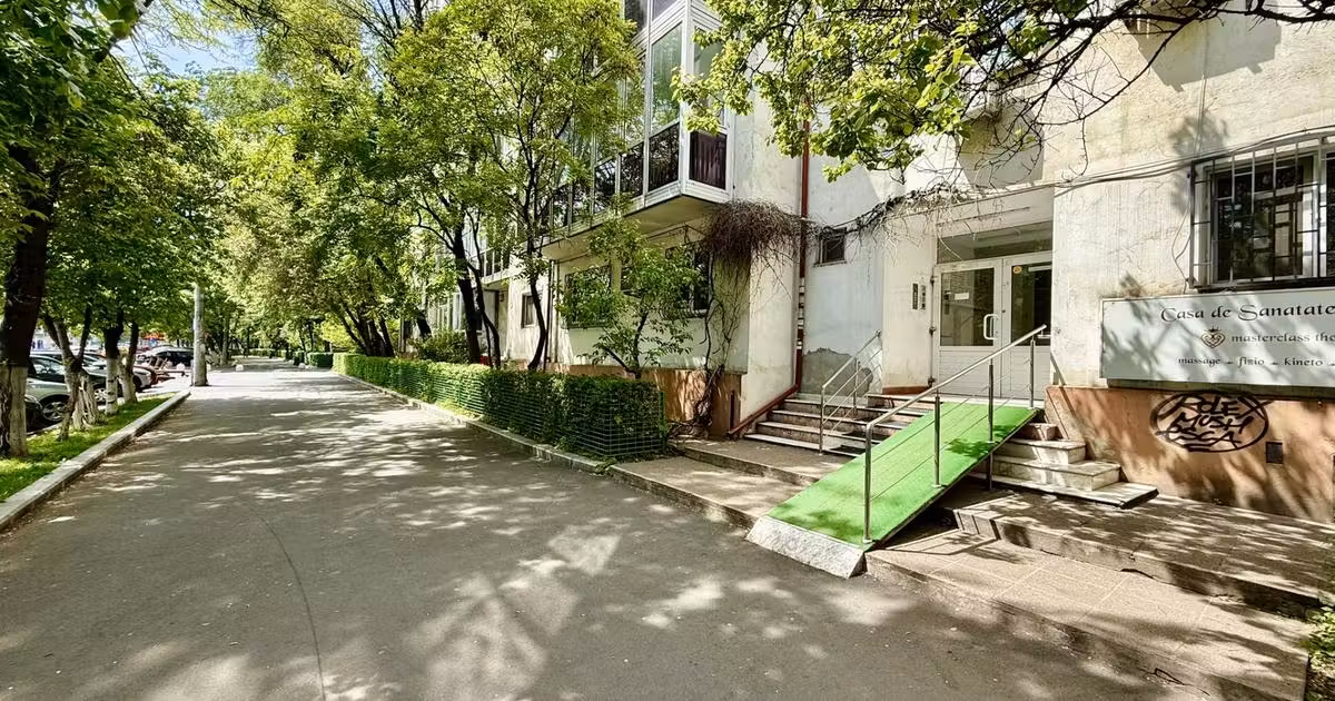Apartament de vânzare cu 3 camere, mobilat în zona Tineretului, Sector 4