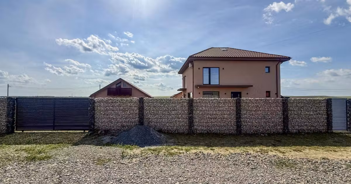 Casă individuală de vânzare cu 5 camere, mobilată în Corbu