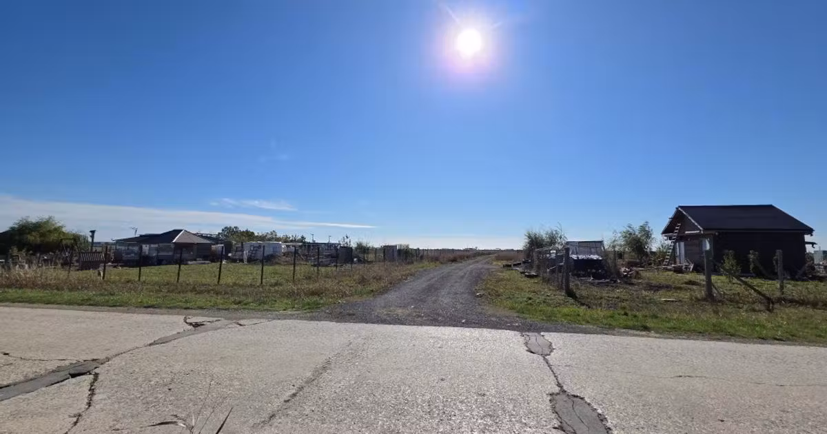 Teren agricol intravilan de vânzare de 585 mp, în Corbu