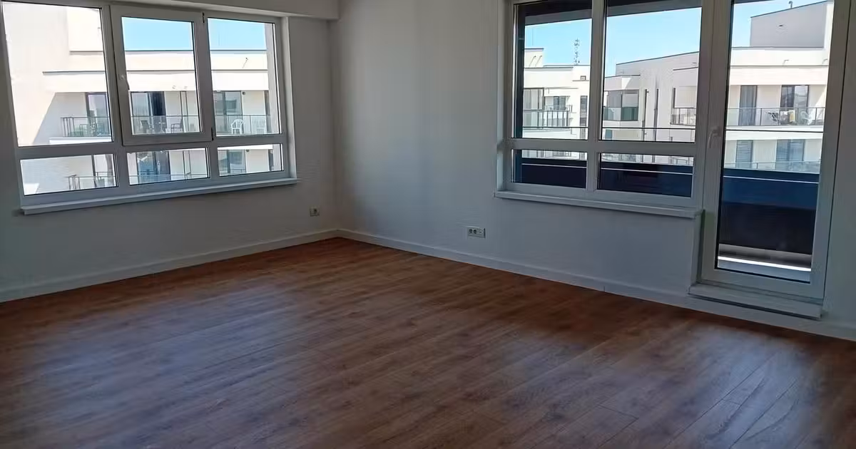 Apartament de vânzare cu 3 camere în zona Aurel Vlaicu, Constanța