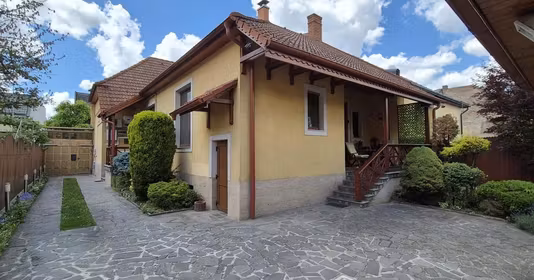 Casă Ultracentral