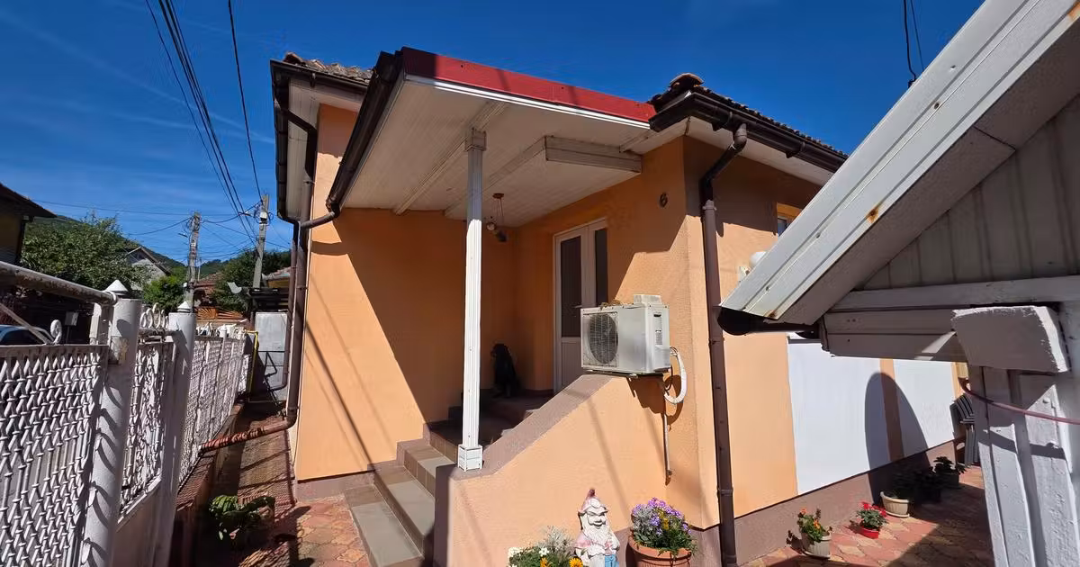 Casă de vânzare cu 4 camere în zona Călugareni, Deva