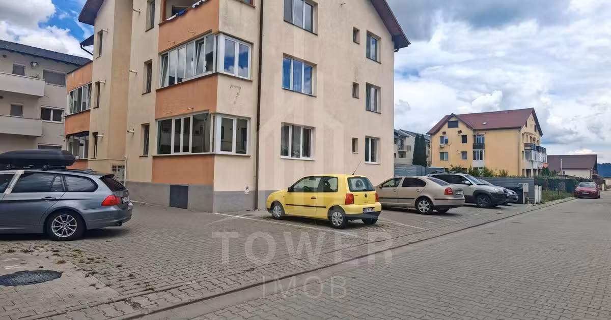 Apartament de vânzare cu 3 camere, mobilat în Șelimbăr
