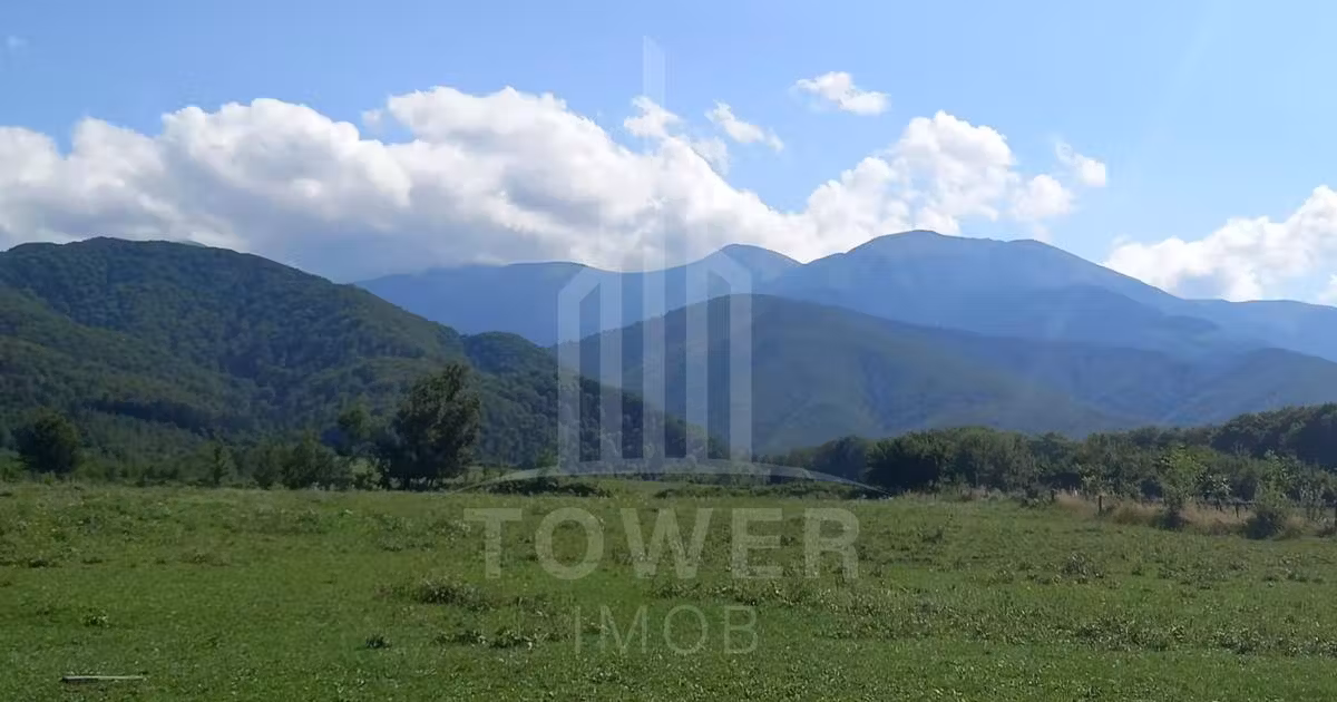 Teren agricol intravilan de vânzare de 900 mp, în Porumbacu de Jos