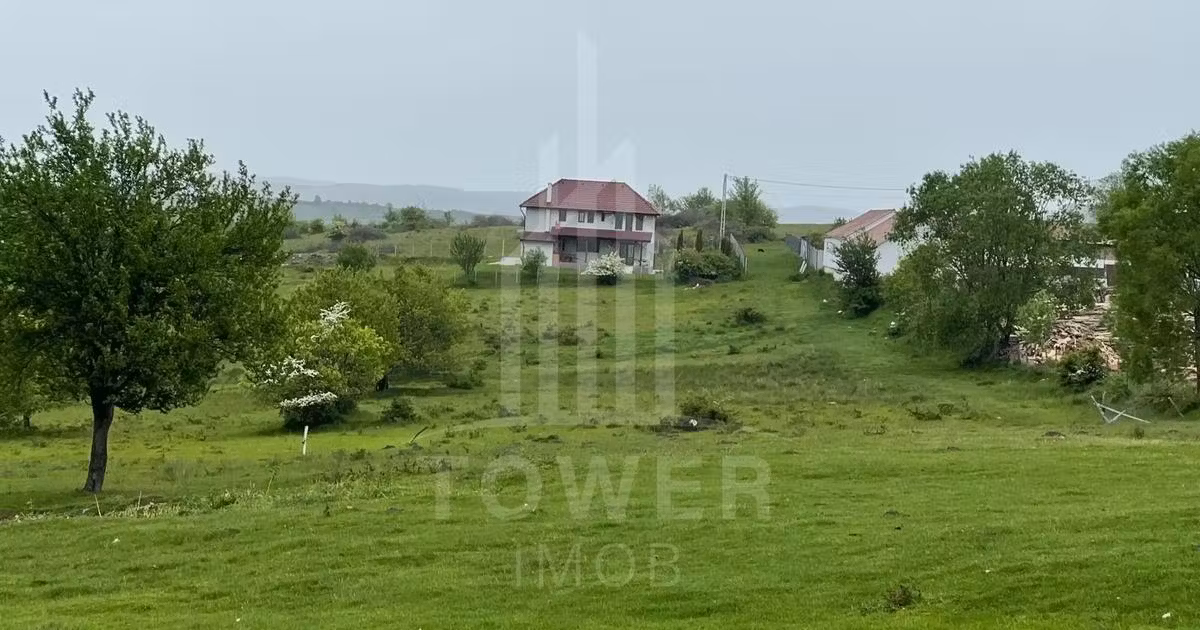 Teren Construcții intravilan de vânzare de 1800 mp, în Roșia
