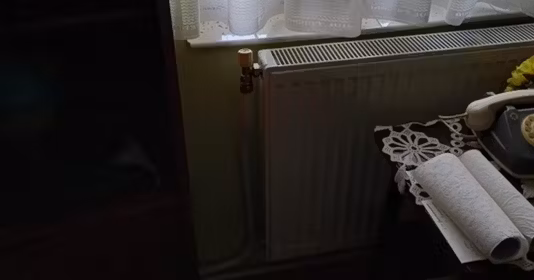 Casă Est