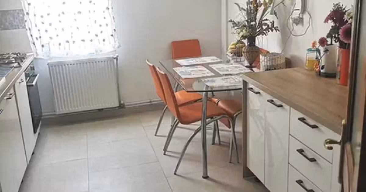 Apartament de vânzare cu 4 camere, mobilat în Onești